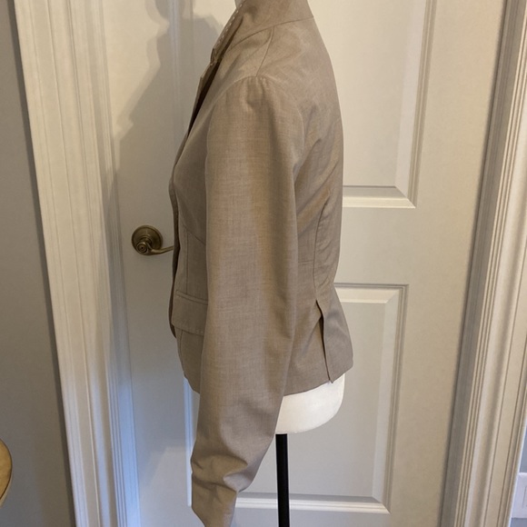 Vintage Versatile Casual Tan Blazer. Size 8. - Picture 2 of 13